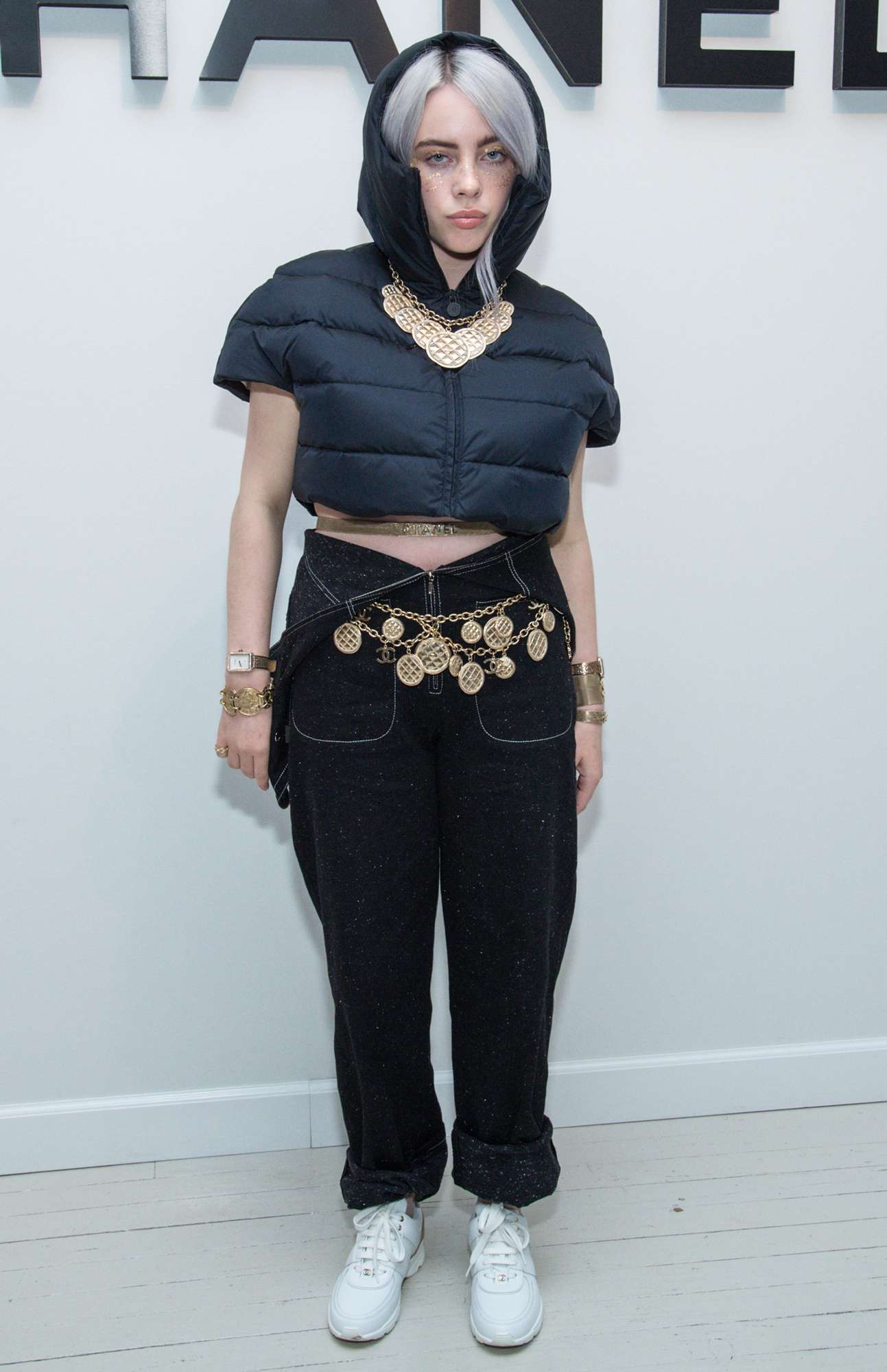 Billie Eilish Full Body Pics: Check Out Her Cool Looks!