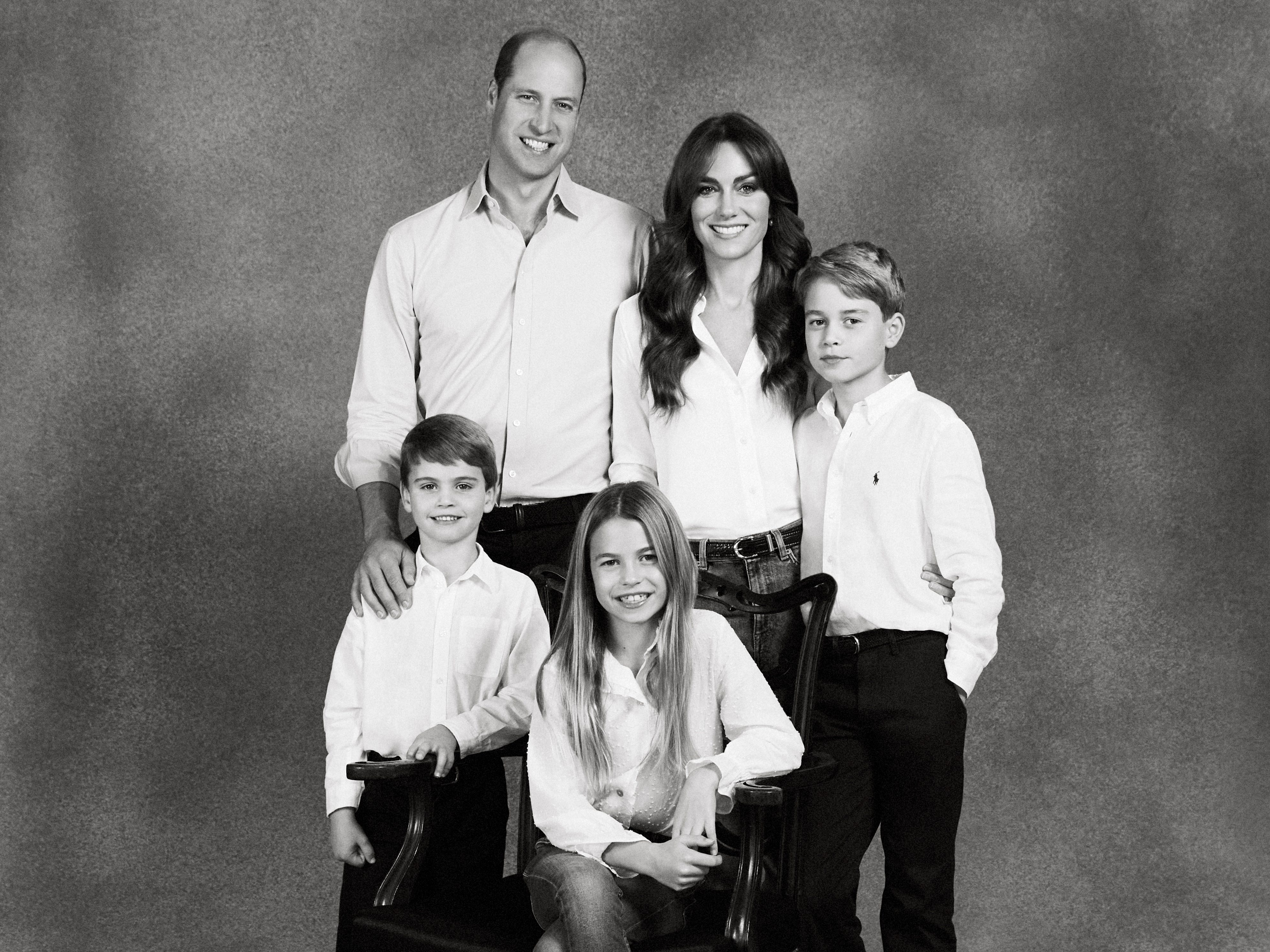 William and Kates New Christmas Card: See the Family Photo!