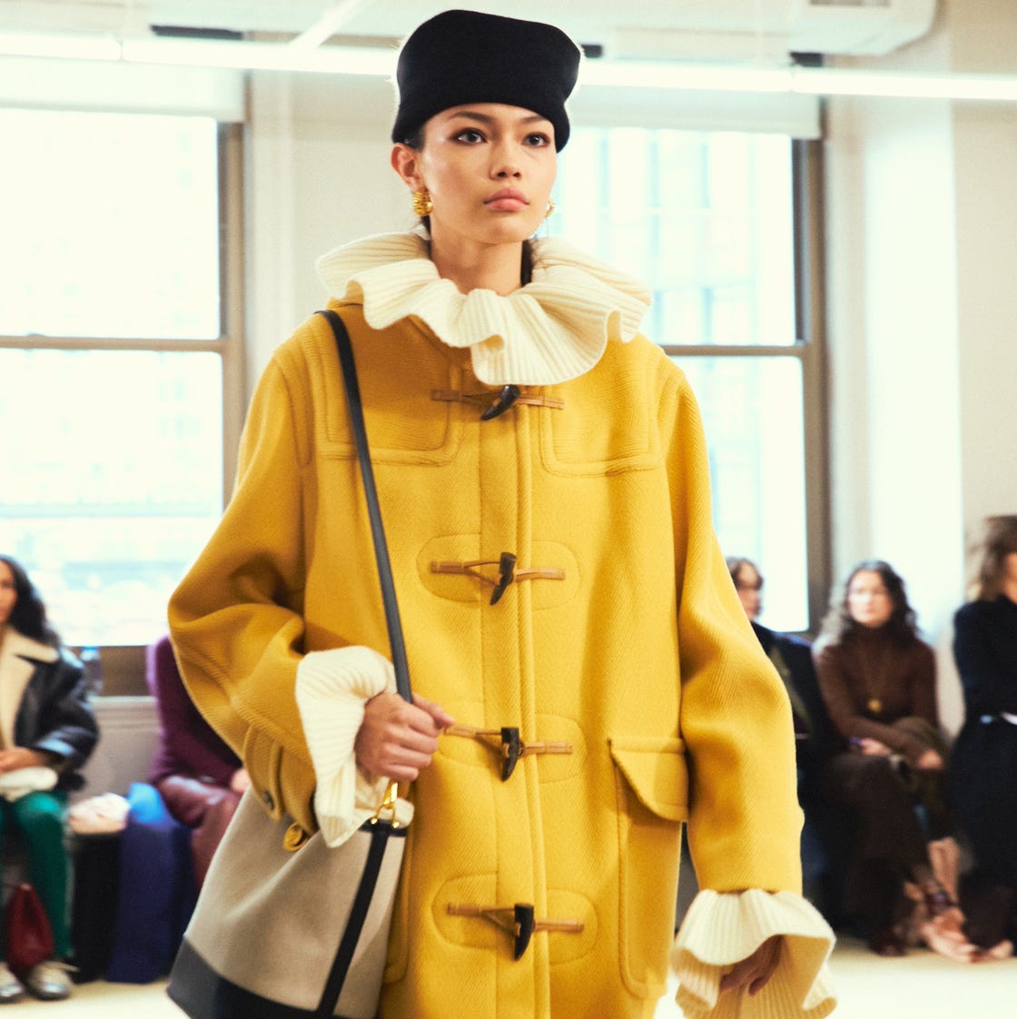 Duffle Jacket Womens: Find the Perfect Cozy Style!