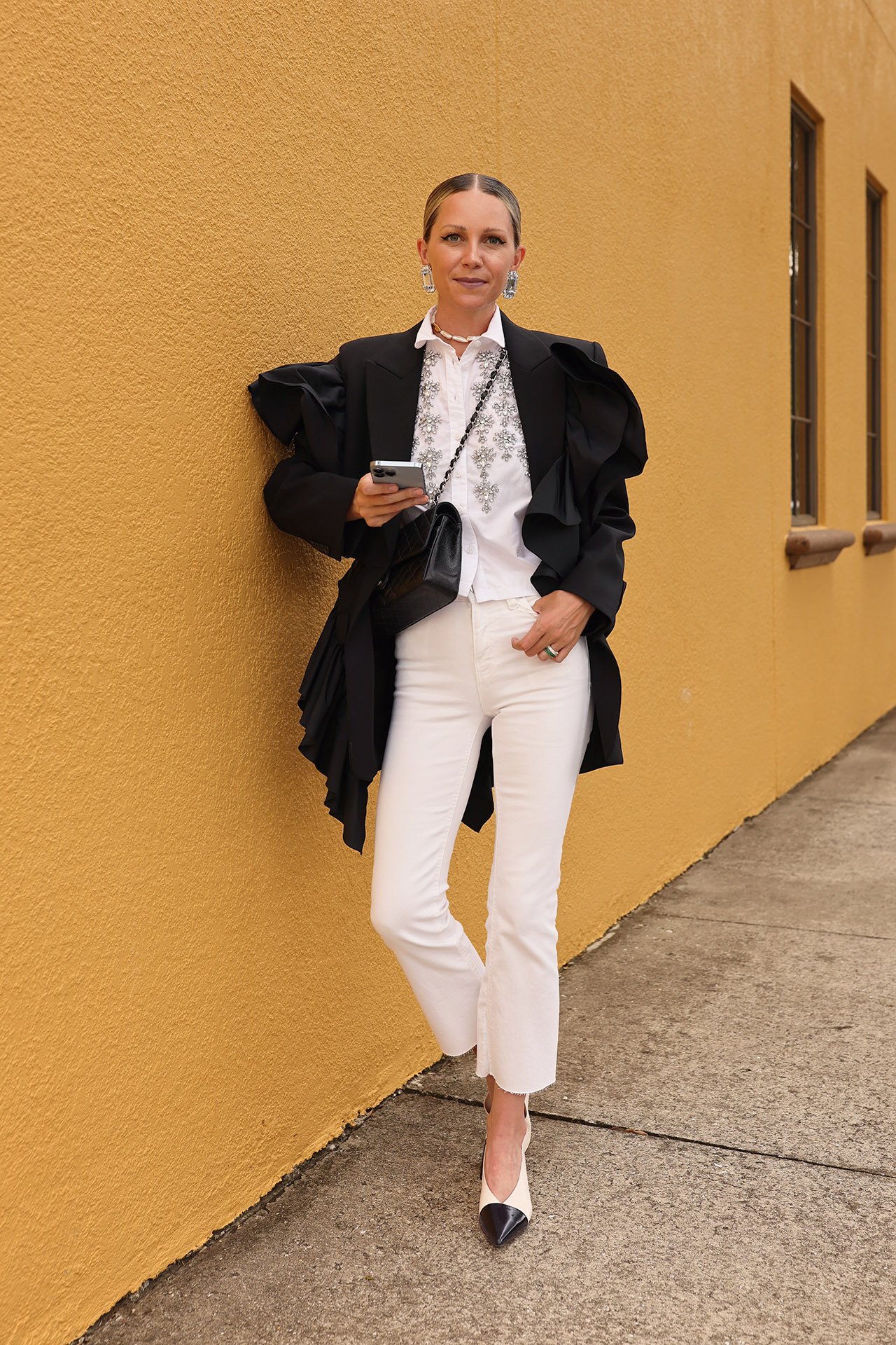 Styling White Capris: Outfit Ideas & Top Looks for 2024