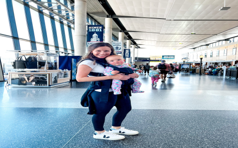 What clothing essentials make great airport looks? Discover the must have items for stylish travel.