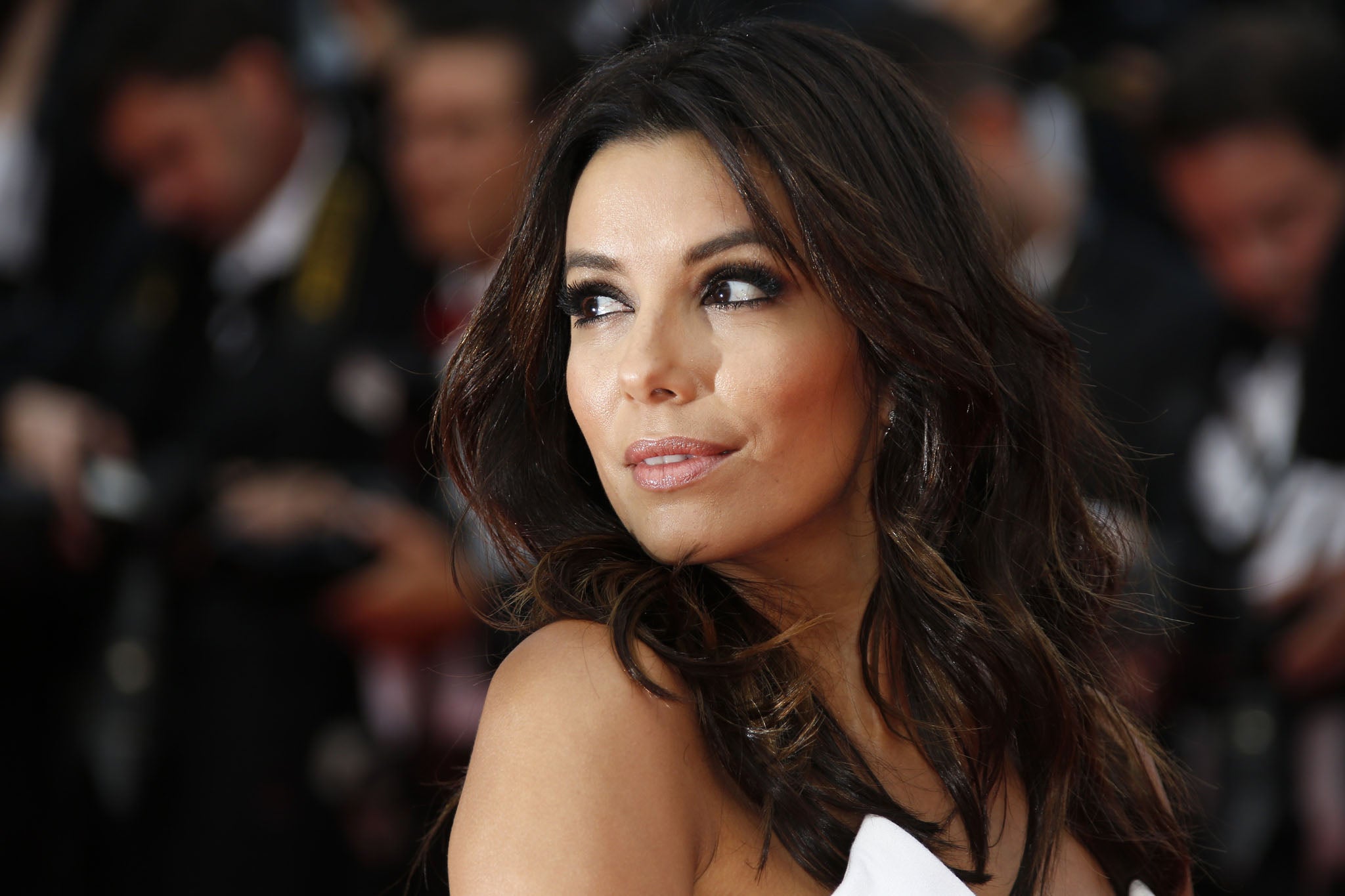 Eva Longoria Naked Scandal: The Truth Behind the Leaked Photos.