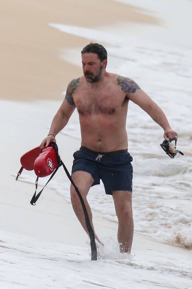 Find the best ben affleck no shirt beach photos here.