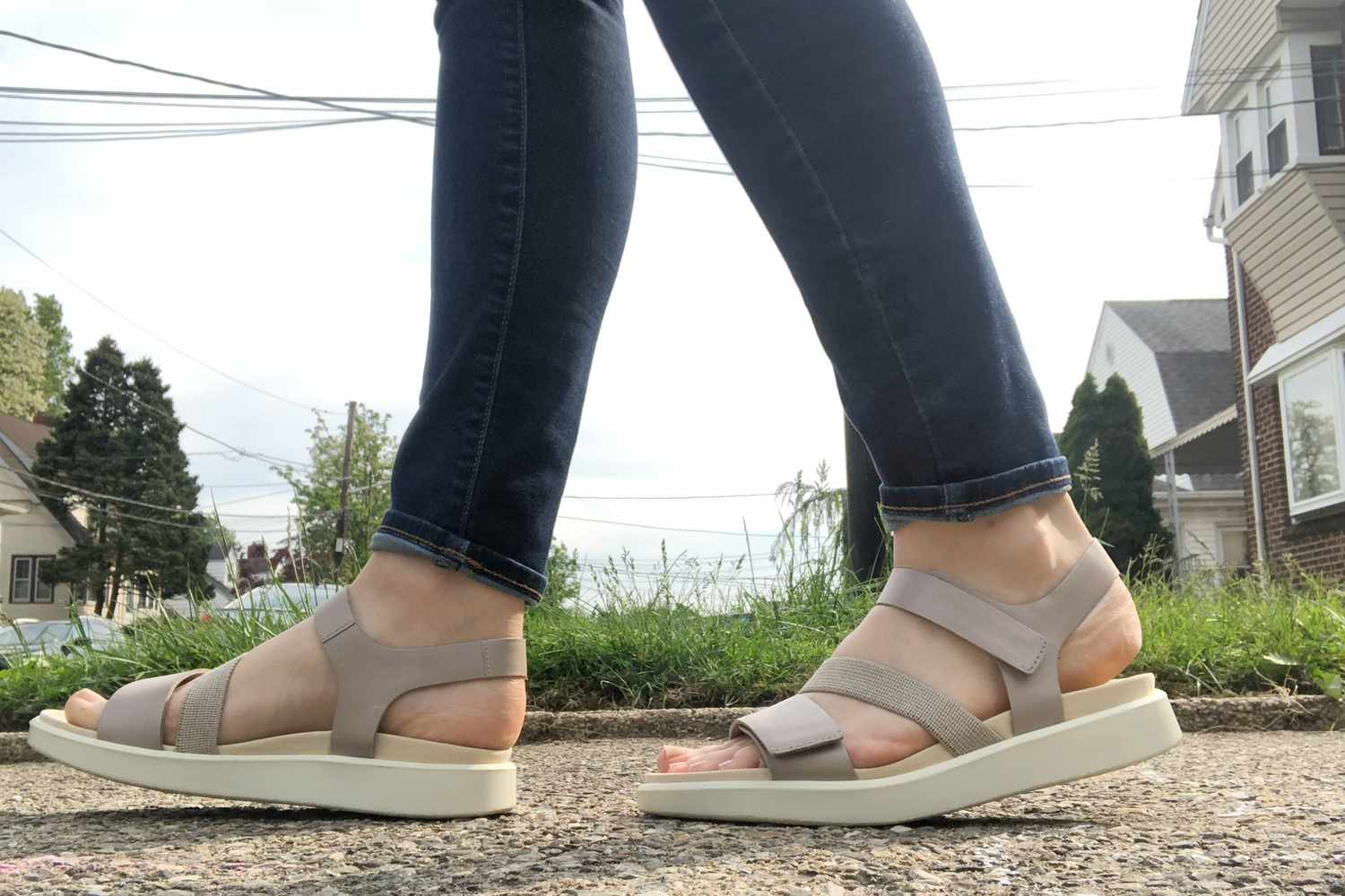 Are early 2000s platform sandals actually comfortable? Advice for walking confidently in these shoes.