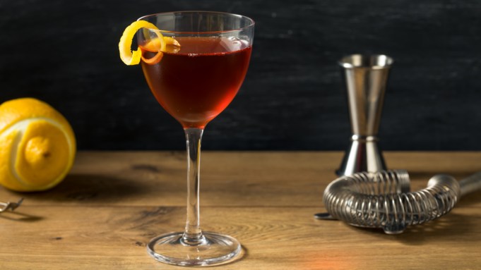 Discover the best Greenpoint Cocktail tonight