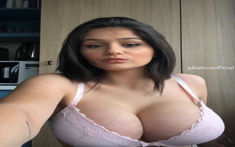 Hot Boobs Big Tits Pictures: Find the Hottest Content Here.