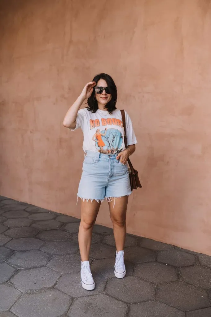 How to find the best candid shorts for summer? Follow these simple shopping tips online now.