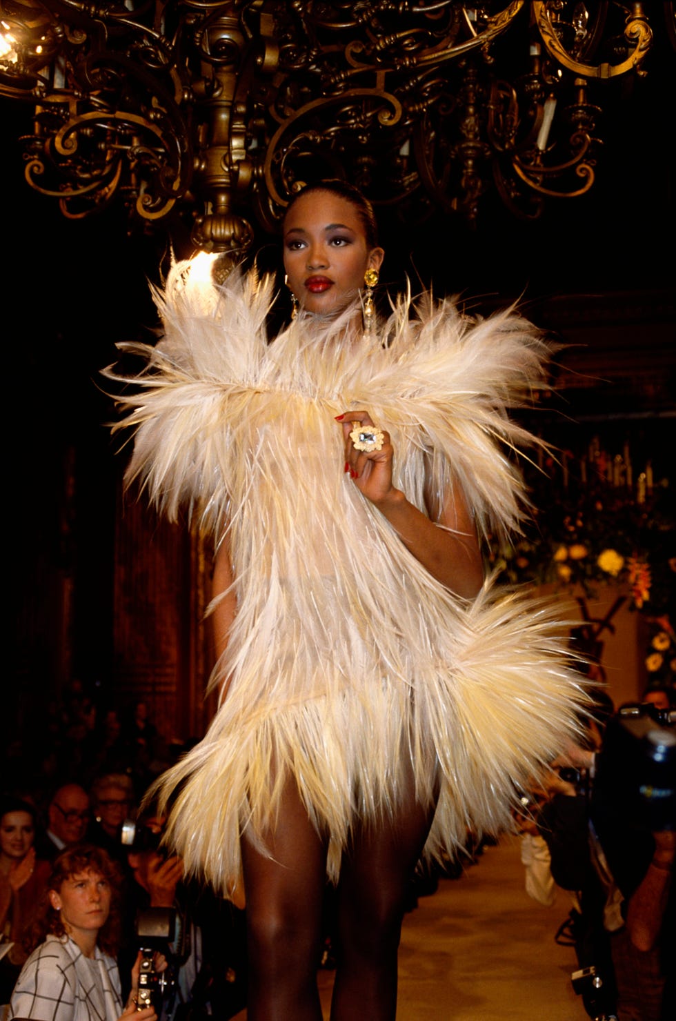 Shop the 1987 Fashion Women Trend: Key Pieces for Your Wardrobe.