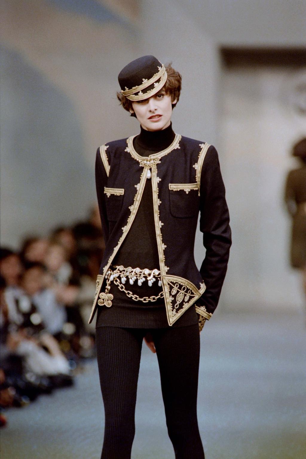 Best of 90s Chanel Runway: All about Classic Looks.
