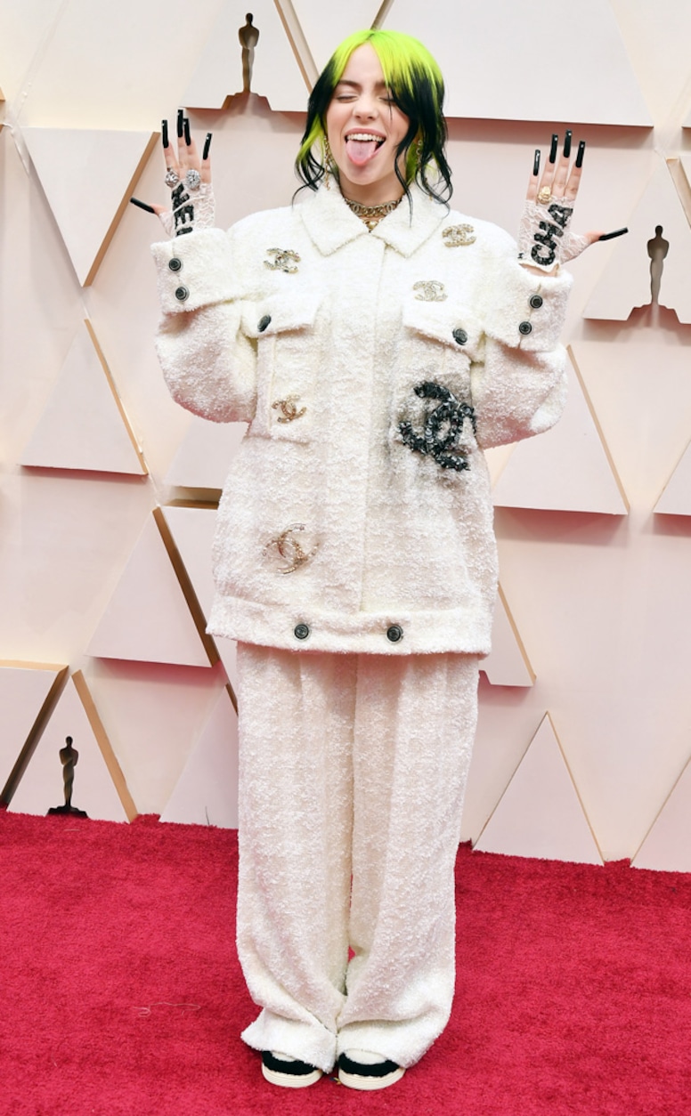 Billie Eilish Full Body Pics: Check Out Her Cool Looks!