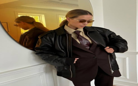 How can you easily style a black quilted purse? Five simple outfit ideas you can try right now.