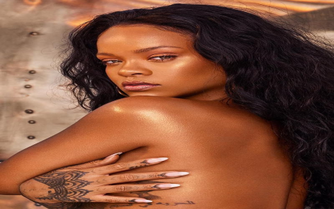 Where to Find Rihanna Nude Pics Online? Be Careful!