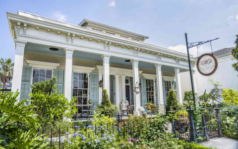 Looking for the best NOLA fashion boutiques? These stores have the coolest New Orleans styles.