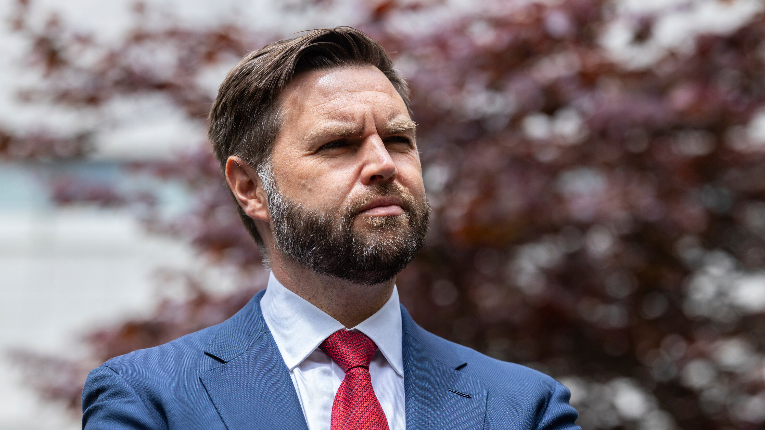 JD Vance in a dress pictures: Fact or internet myth? Get the real story right here.