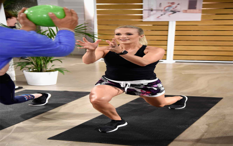 Trying to find Carrie Underwood fitness clothes on sale? Learn where to shop for great discounts easily!