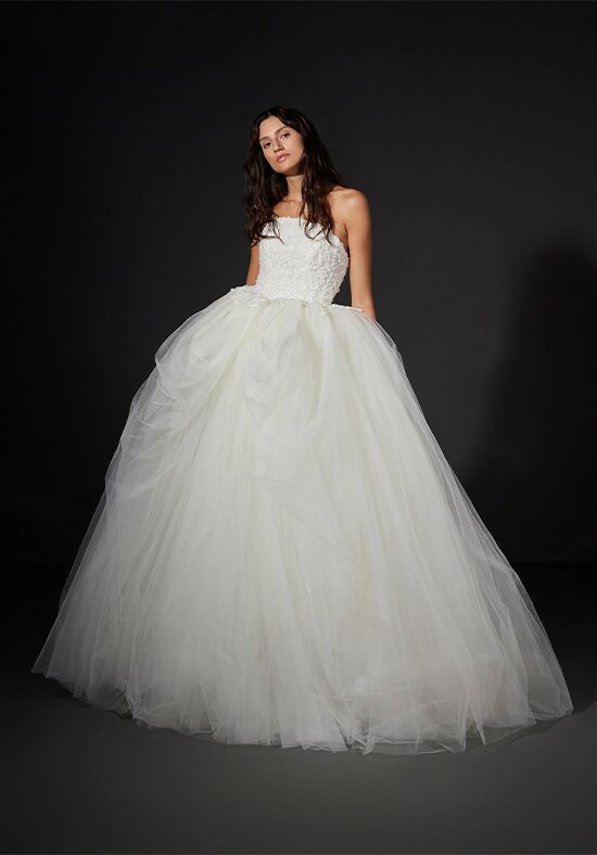 How much does a Vera Wang label wedding dress cost? A simple breakdown for your budget planning.
