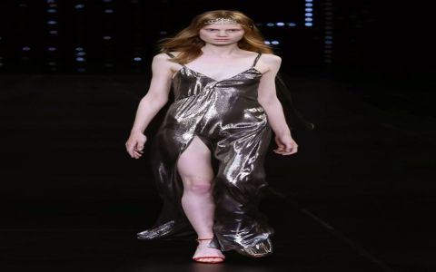 Remembering the most iconic Versace models? Relive their truly legendary runway fashion moments right here.
