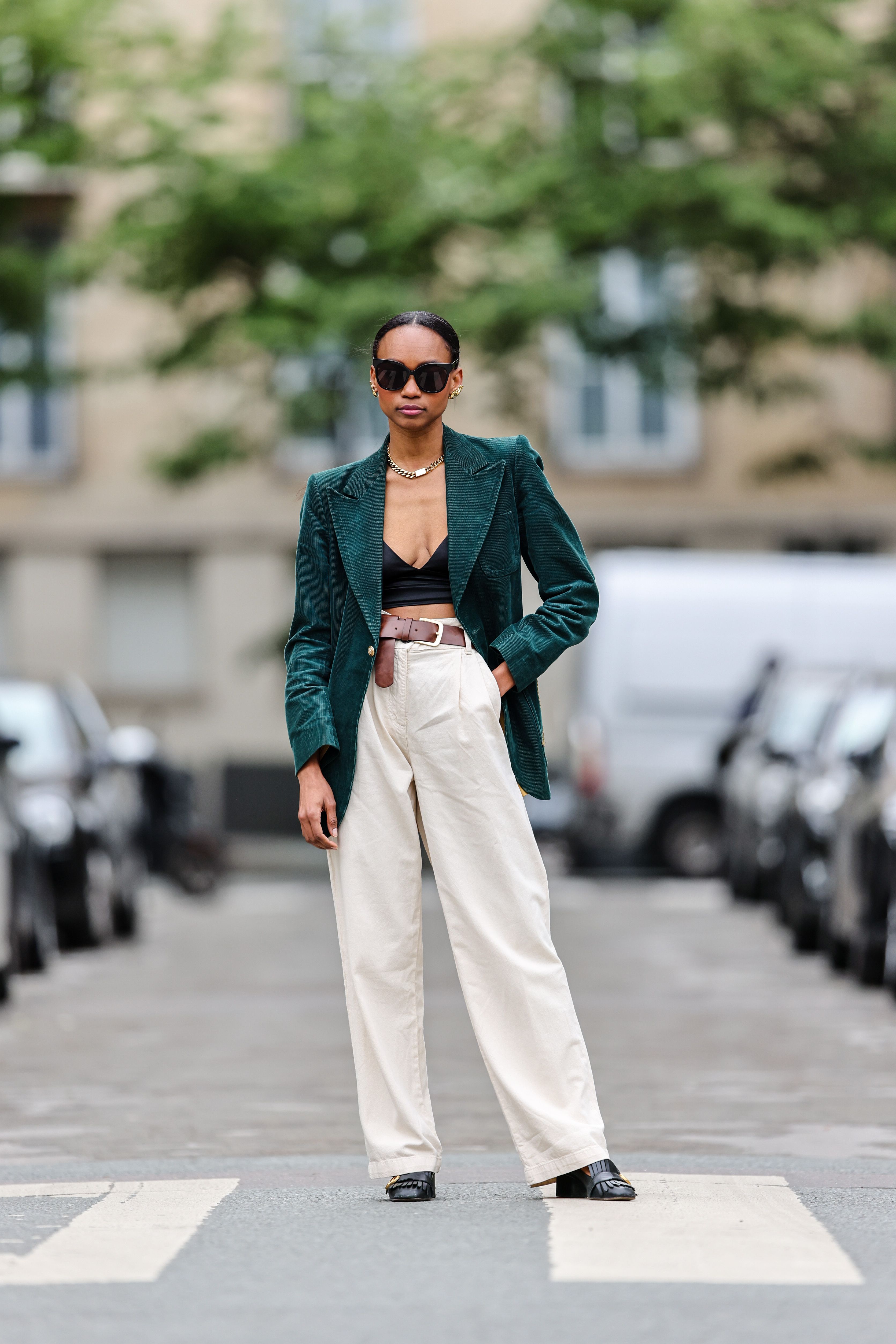 What kind of bra works with a blazer? Find the best bra for your blazer and bra look here.