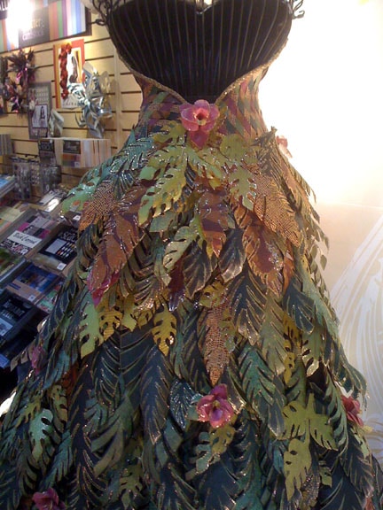What are some creative ideas using paper dresses (Get inspired by these unique ways to style them)