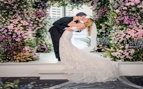 Need the perfect Vera Wang night dress for a special occasion? See our top recommendations for truly romantic evenings.