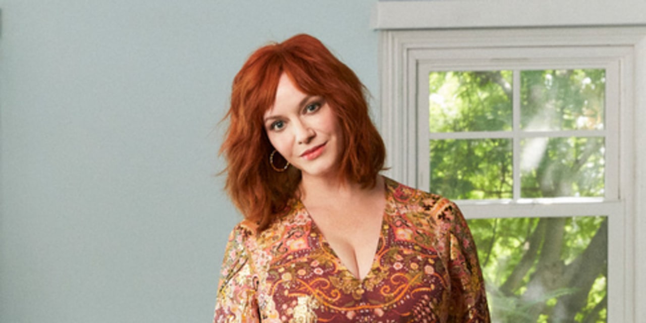 Rena Rowan Fashion: Exploring Her Iconic Style and Designs