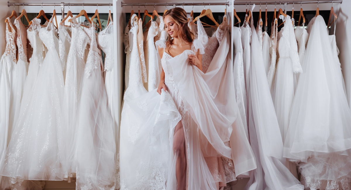 How much does a Vera Wang label wedding dress cost? A simple breakdown for your budget planning.