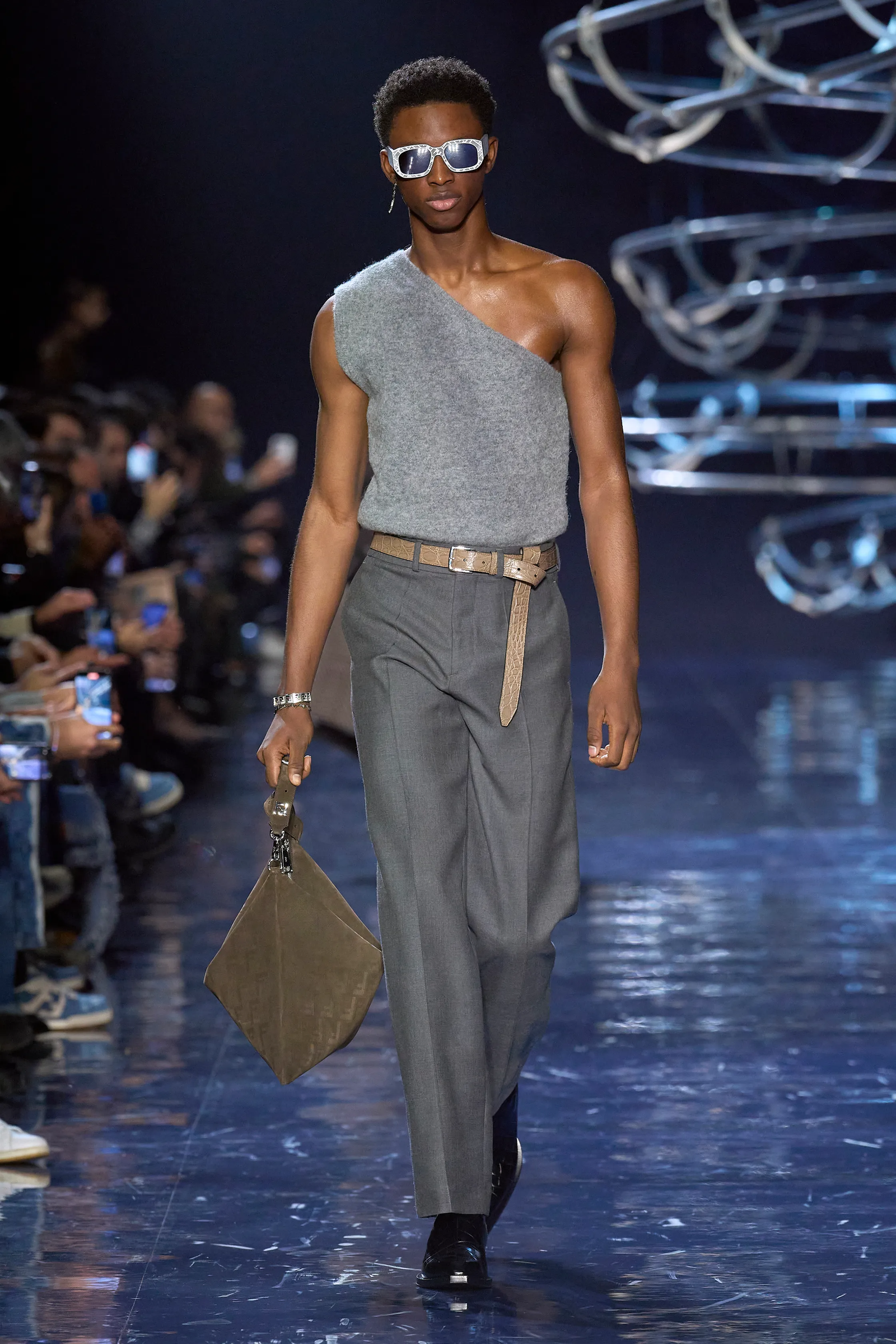 Want the latest trends for a fashion show dress for male? See these cool runway outfits now.