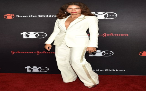 Winter White Pants Suit: Is It Right for You?