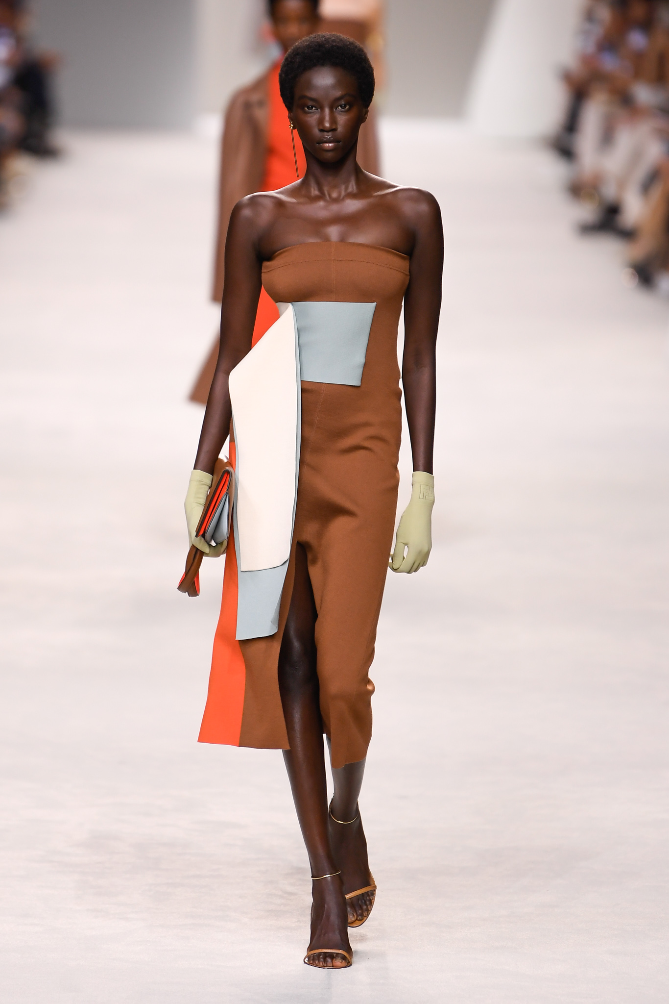 Want all the fendi fall 2024 details? Get the inside scoop on Kim Jones latest Milan fashion designs.