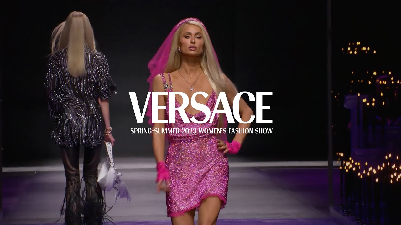 Whats the signature look for Versace models? Find out what makes them iconic.