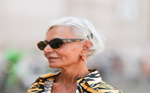 Why do people love Vanessa Seward? (Understand the appeal of her timeless designs)