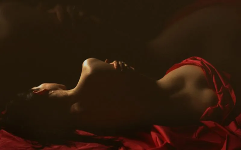 What are the top sites showing sexy models with big boobs? (Our review of the best platforms)
