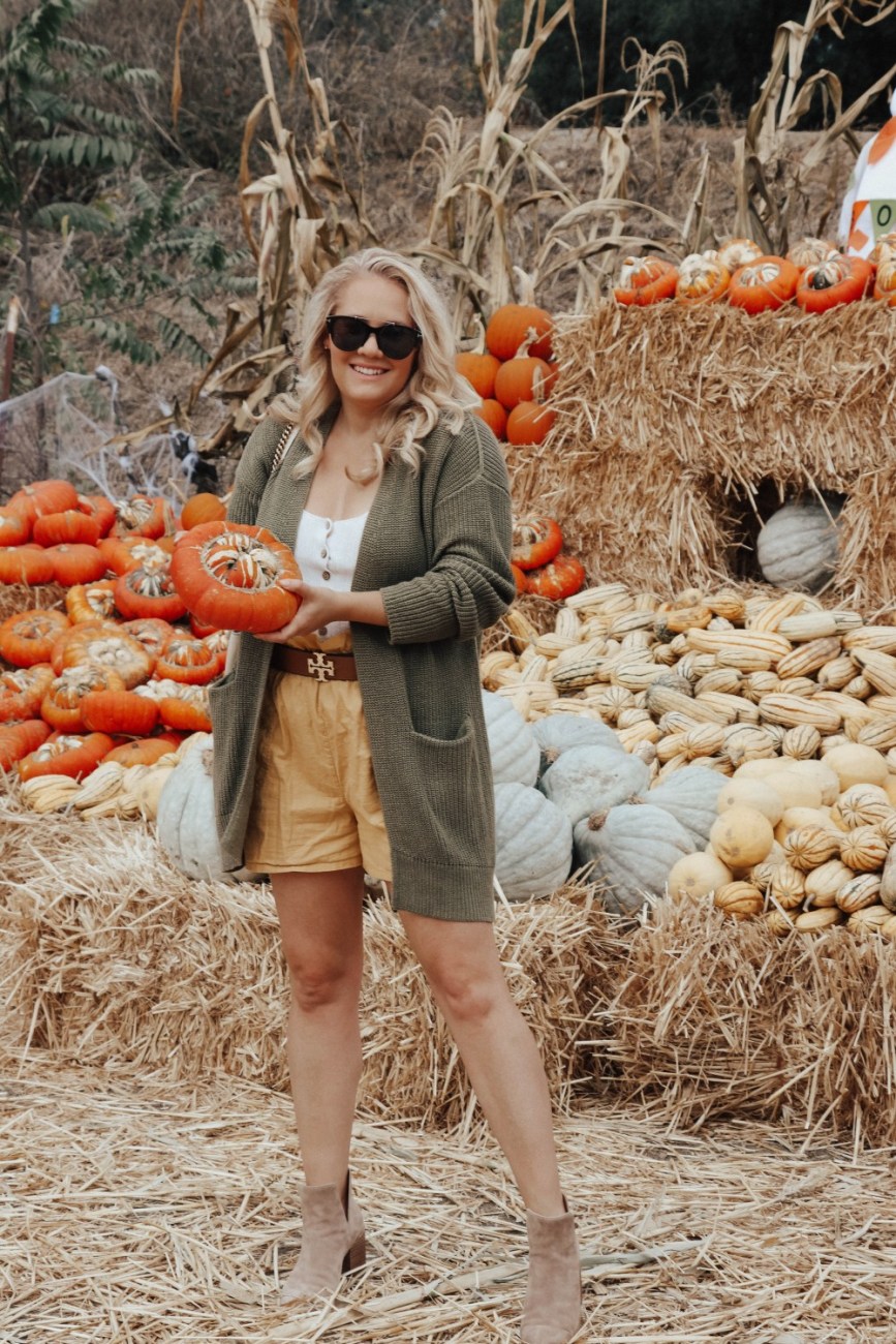 What to Wear on Autumn Days? Dress Well & Stay Warm