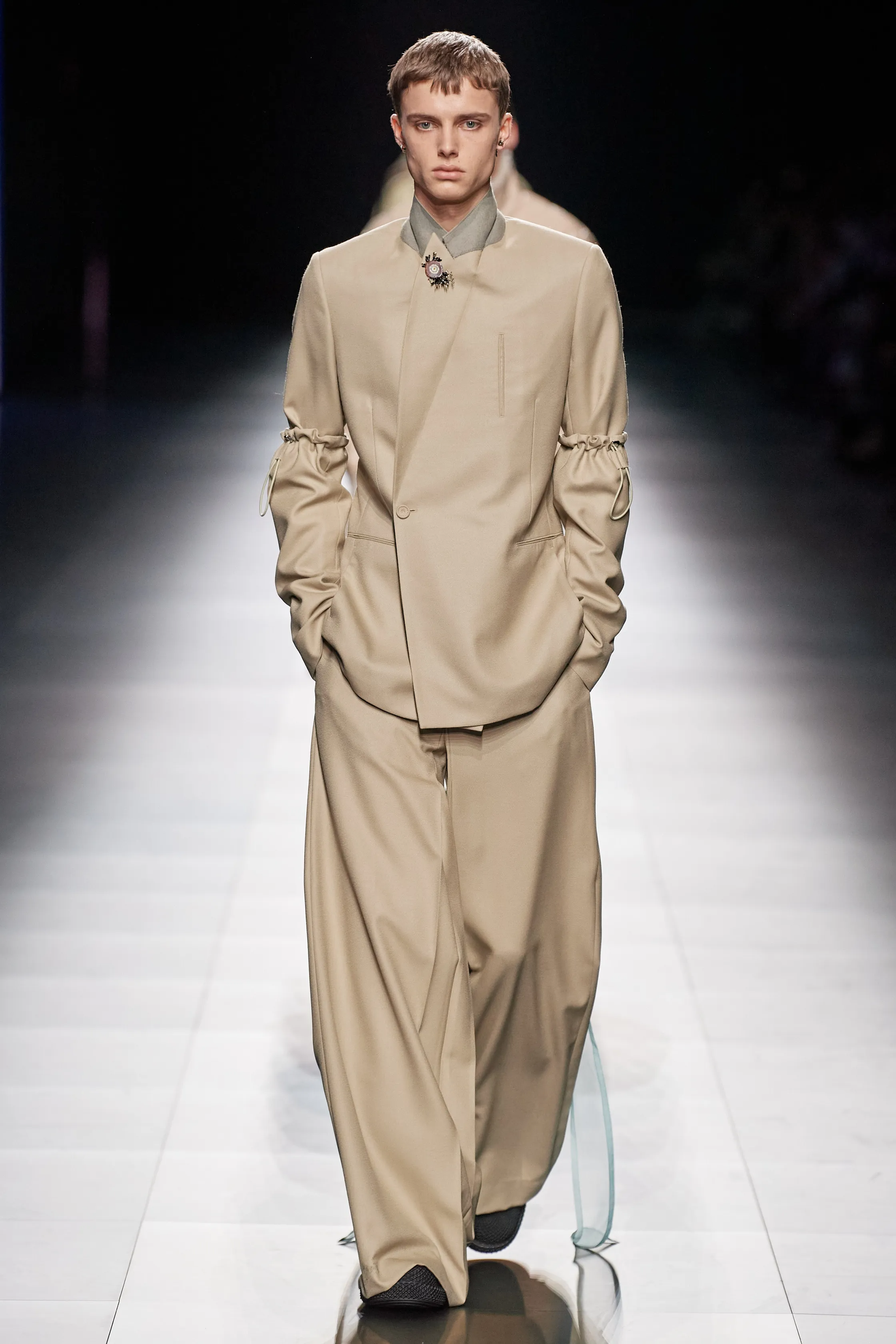 Want the latest trends for a fashion show dress for male? See these cool runway outfits now.