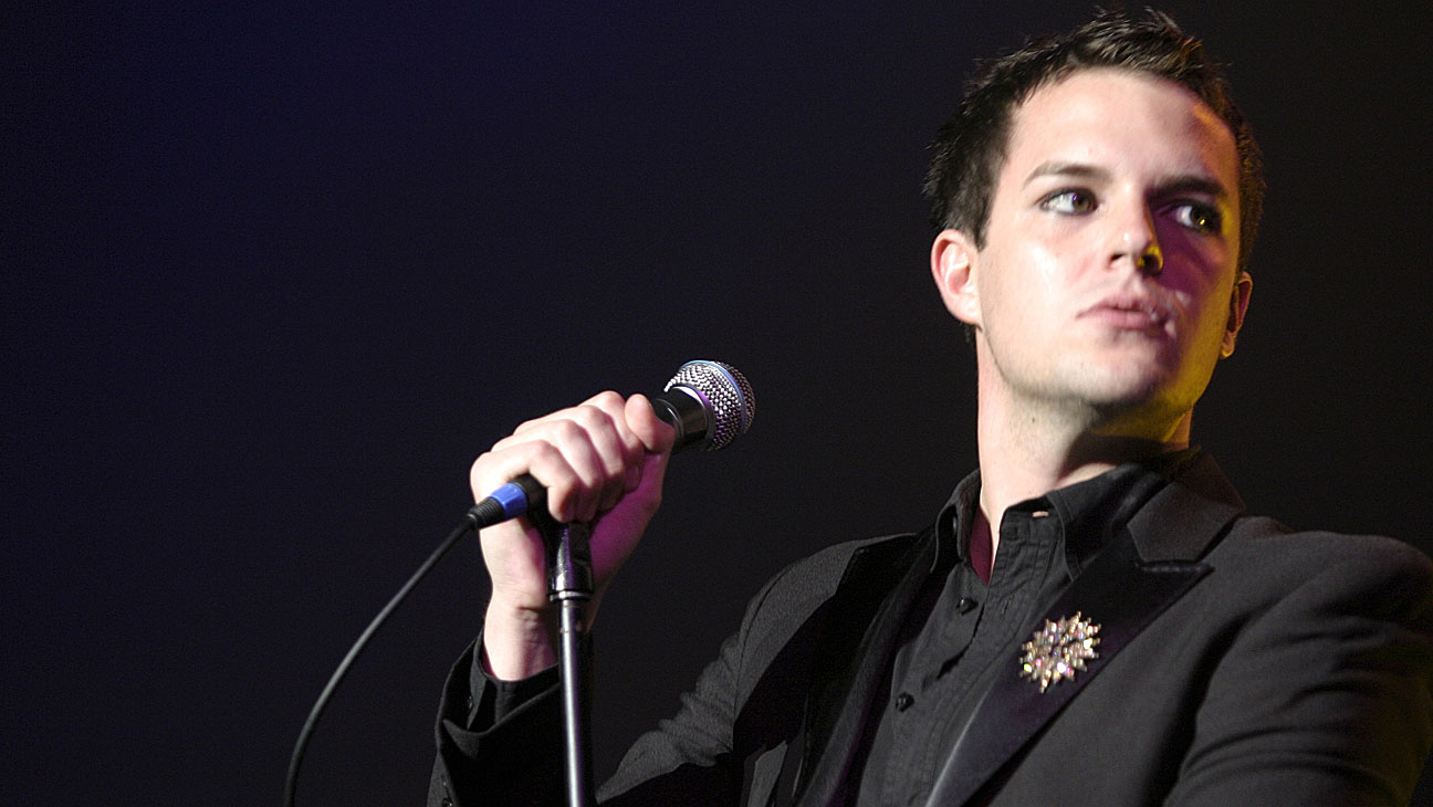 Which famous guys with eyeliner wear it best? Get inspired by these celebrities and musicians.