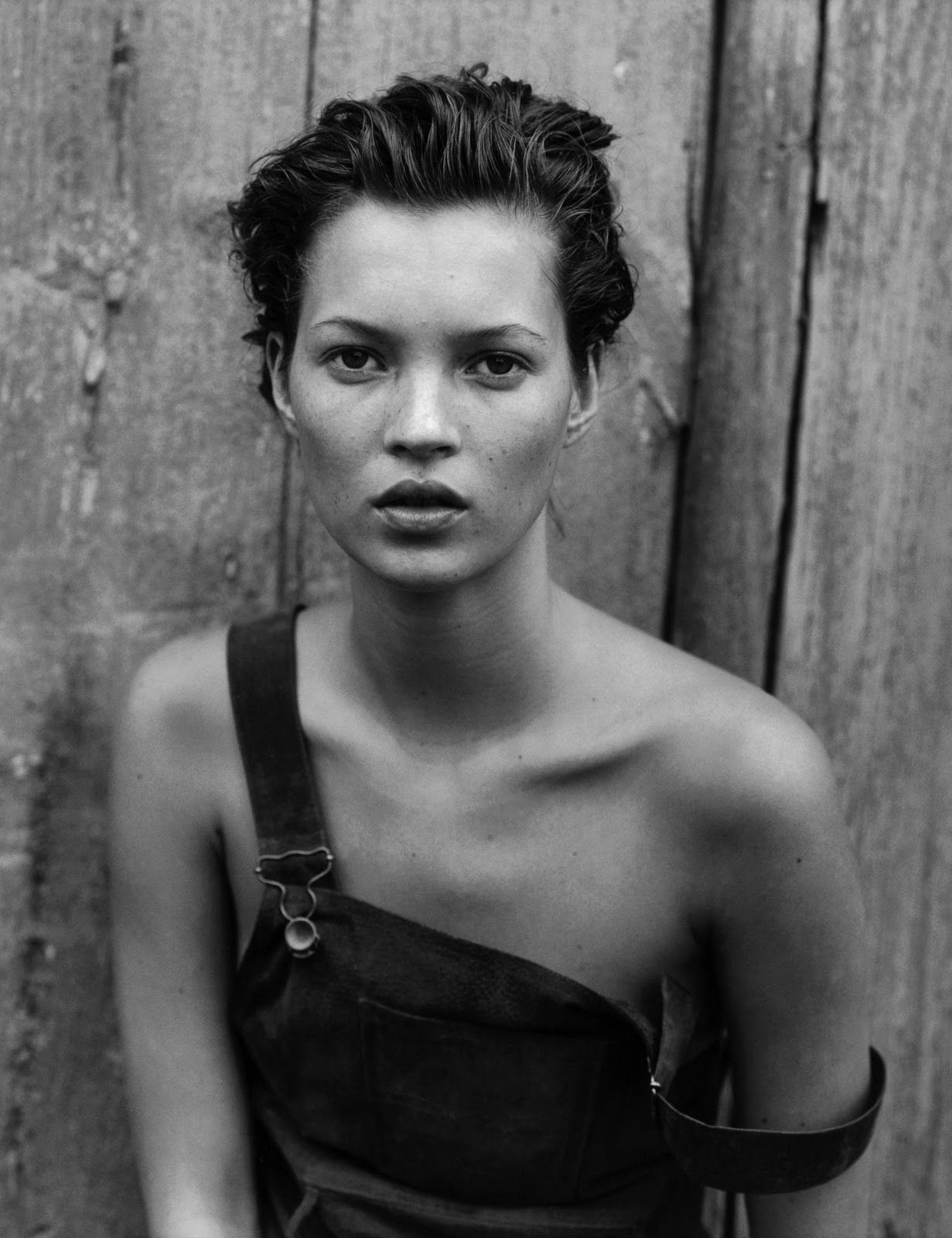 Remembering a legend through peter lindbergh famous photos: relive his most breathtaking photography moments.