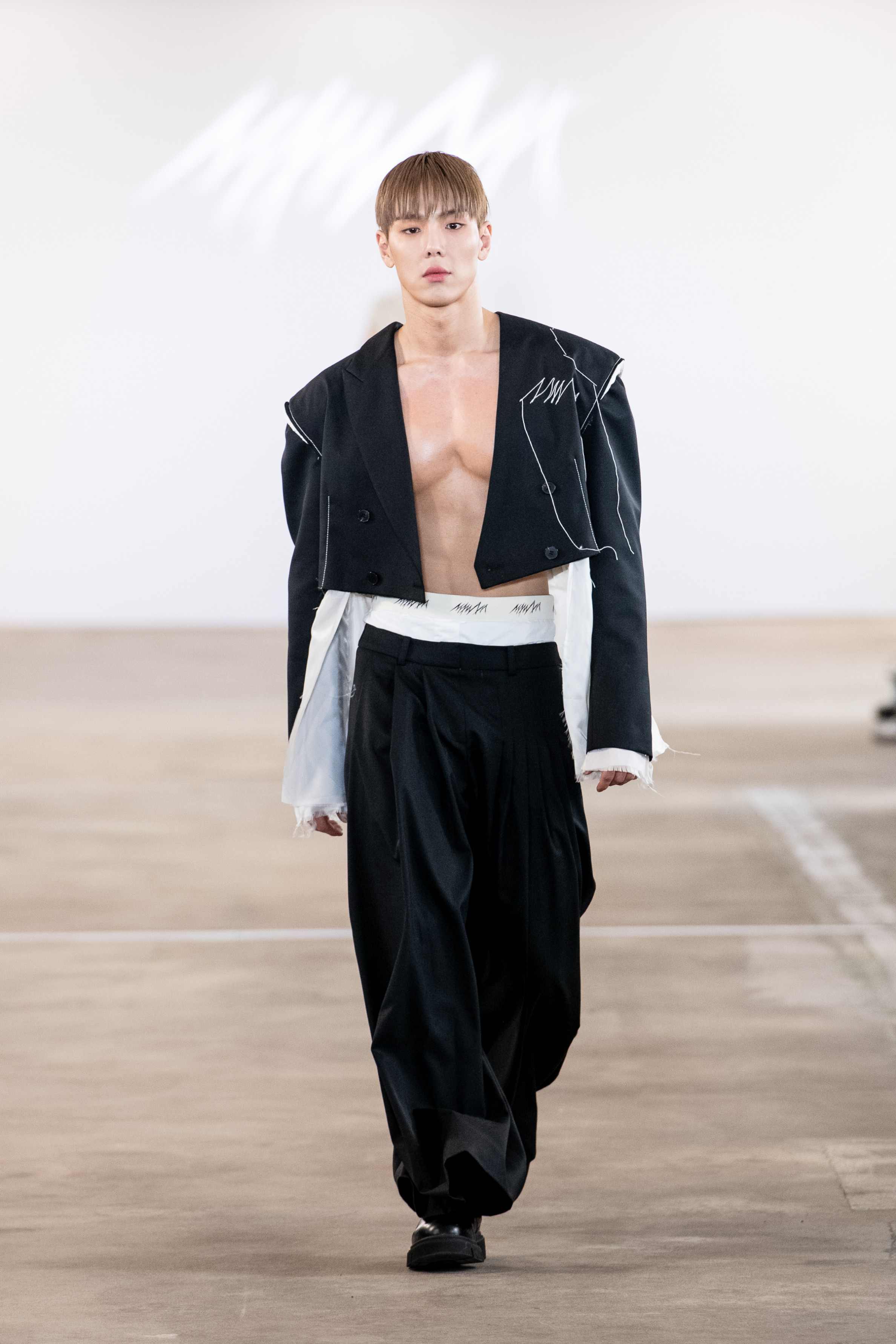 Get the vogue futuristic fashion korea look (Your easy steps to awesome K-style everyday)