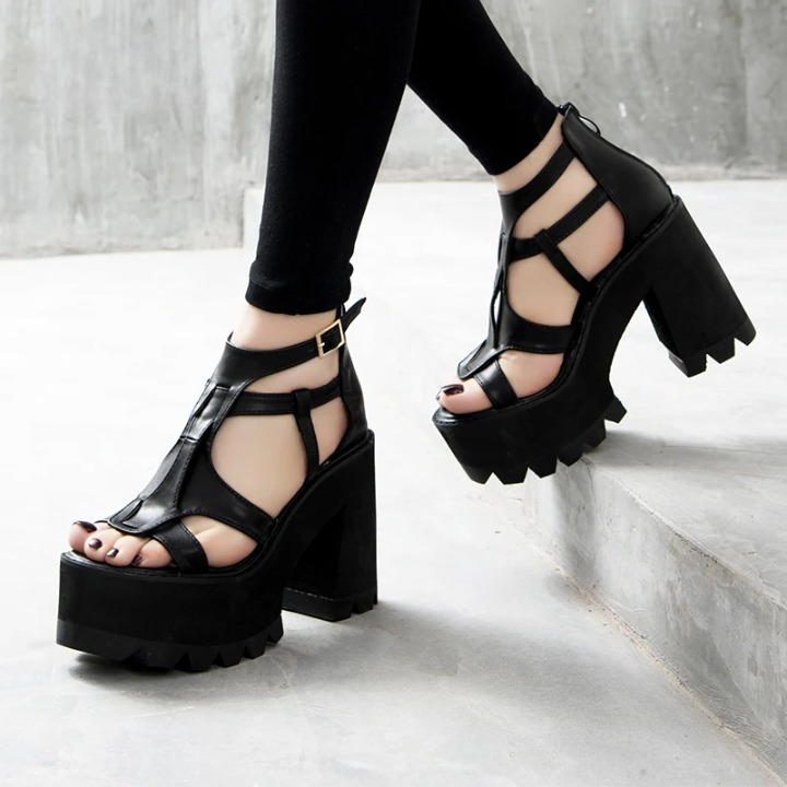 Why are chunky sandals women so popular right now? Discover all the cool reasons behind this big trend!
