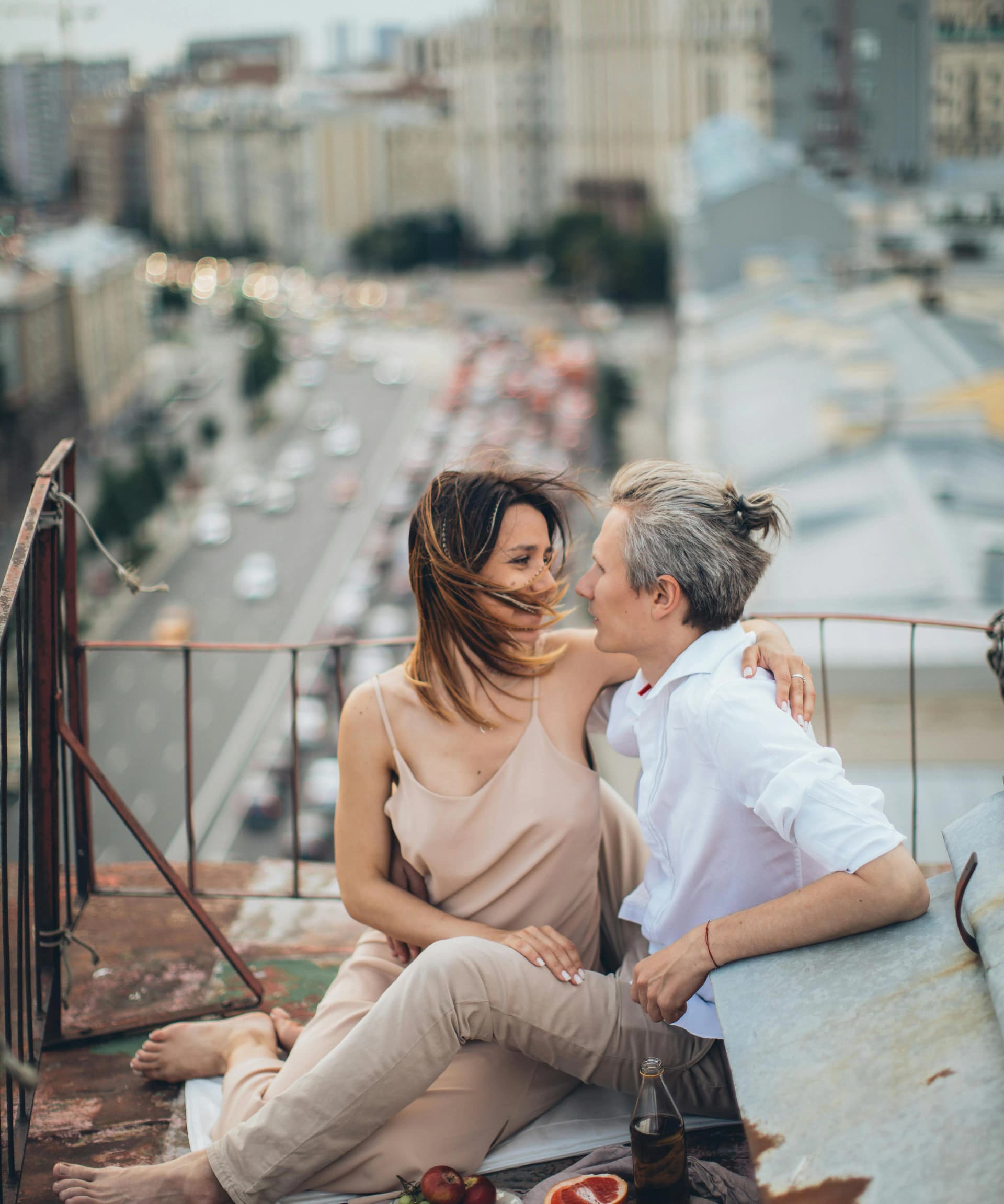 Thinking about dating silver foxes men? Here's what makes them such fantastic, mature partners.