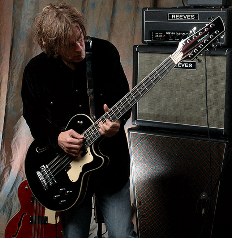 What bass does Tom Petersson play? Learn all about his awesome 12 string bass guitars now.