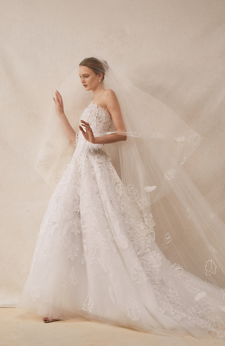 How to get official images of Oscar de la Renta bridal gowns? Check these sources for authorized wedding dress pictures.