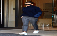 How to easily get the victoria beckham style? Follow these simple tips for her signature chic look!