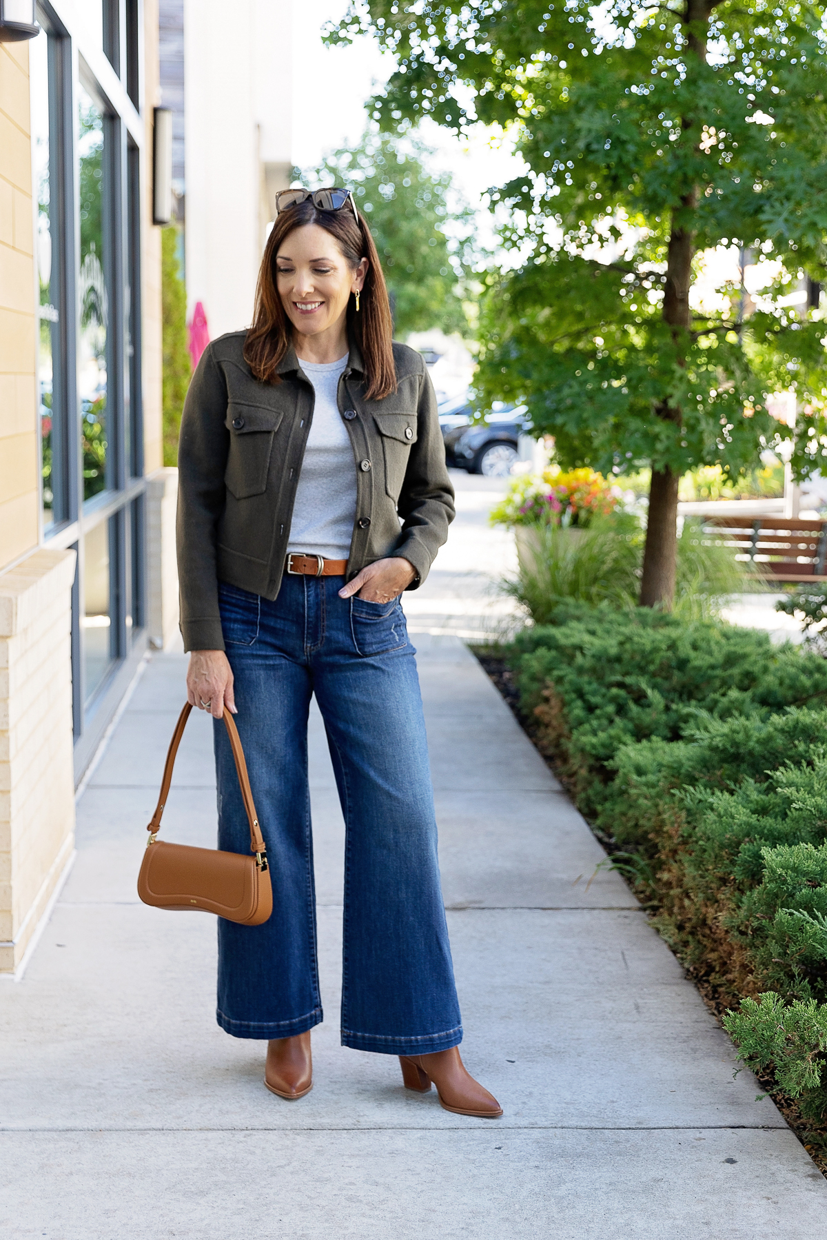What to Wear with Wide Leg Jeans? Styling Tips for You!