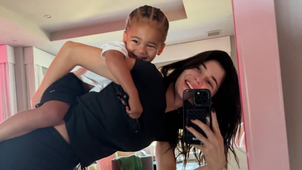 Kylie jenner photography explained. A simple look at her most famous and viral photo shoots now.