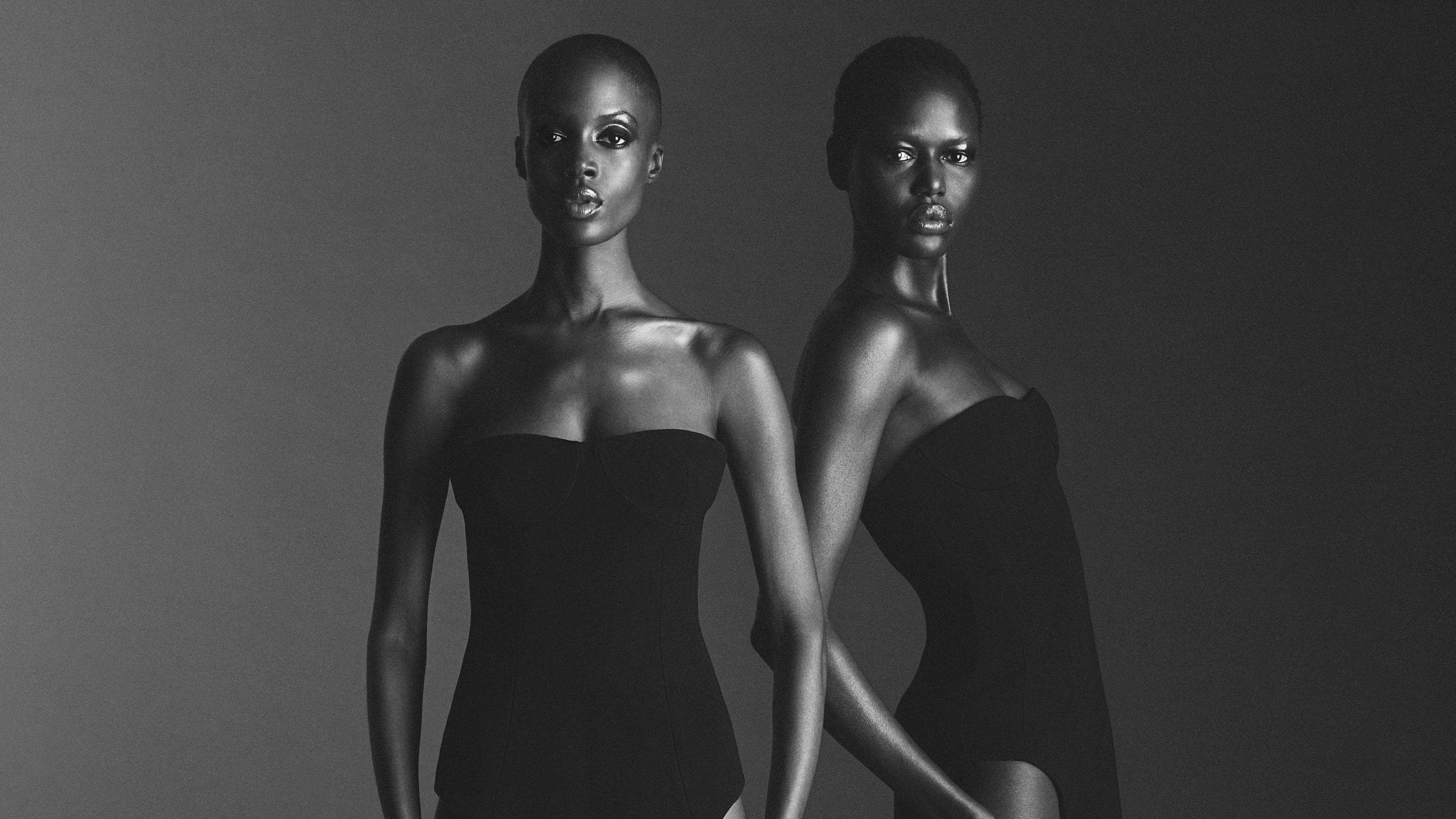 What is monot fashion exactly? Learn about this simple and elegant style now.
