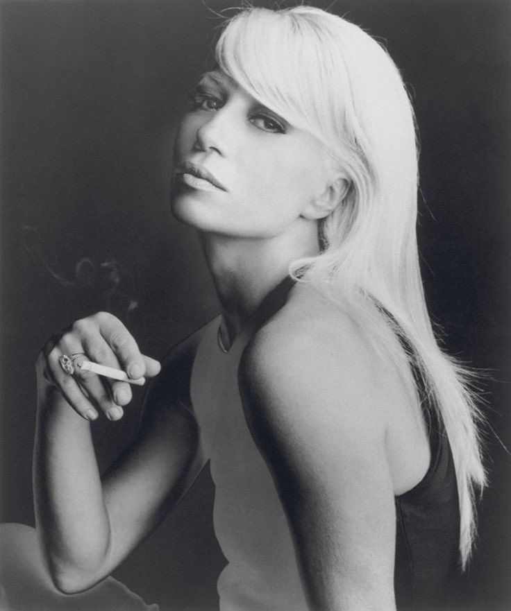 What did Donatella Versace Joven look like? See her amazing photos from when she was young!