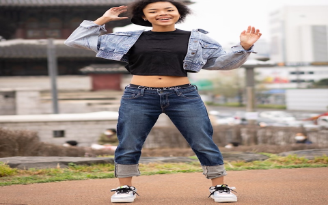 Get the vogue futuristic fashion korea look (Your easy steps to awesome K-style everyday)
