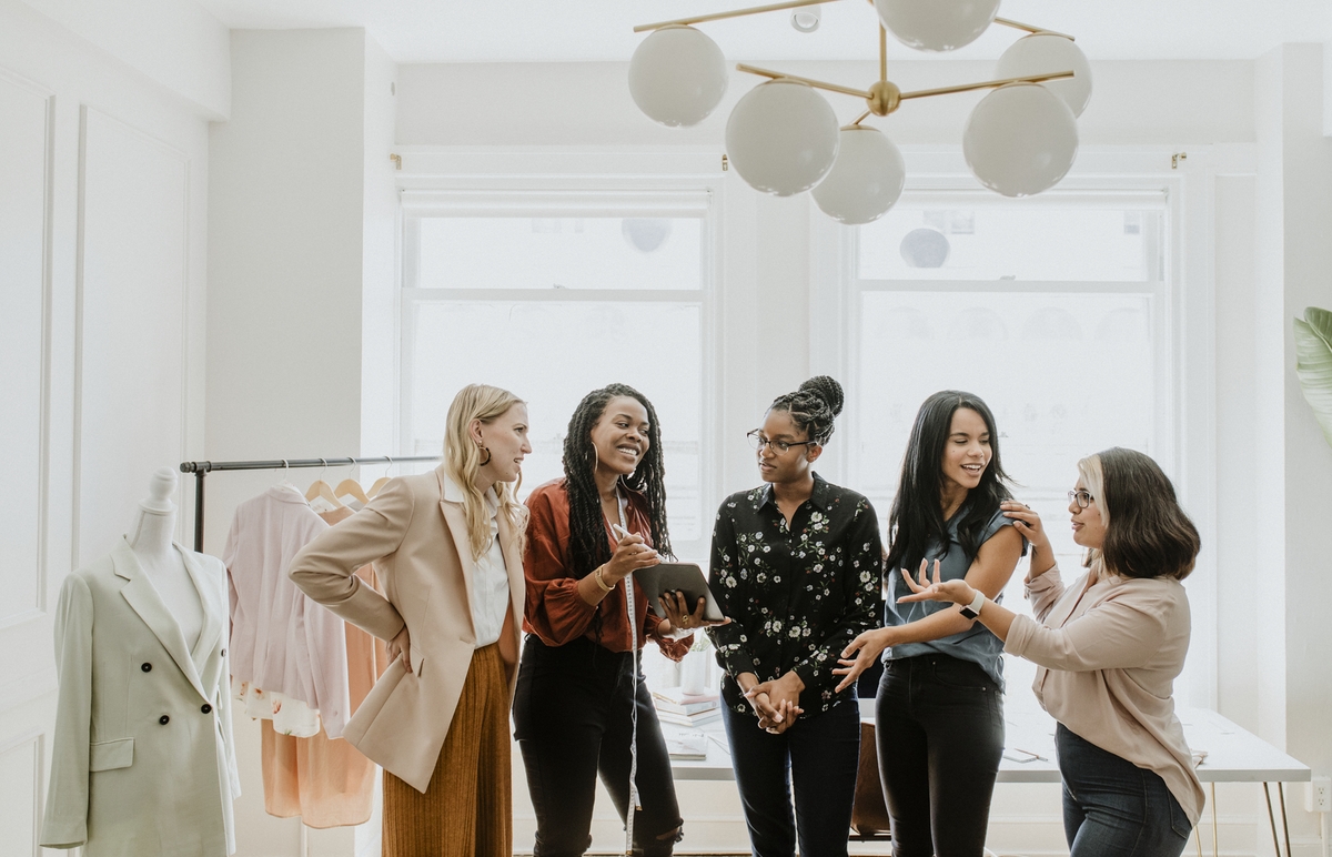 How can you become part of the local fashion scene? Easy tips for beginners to connect and participate.