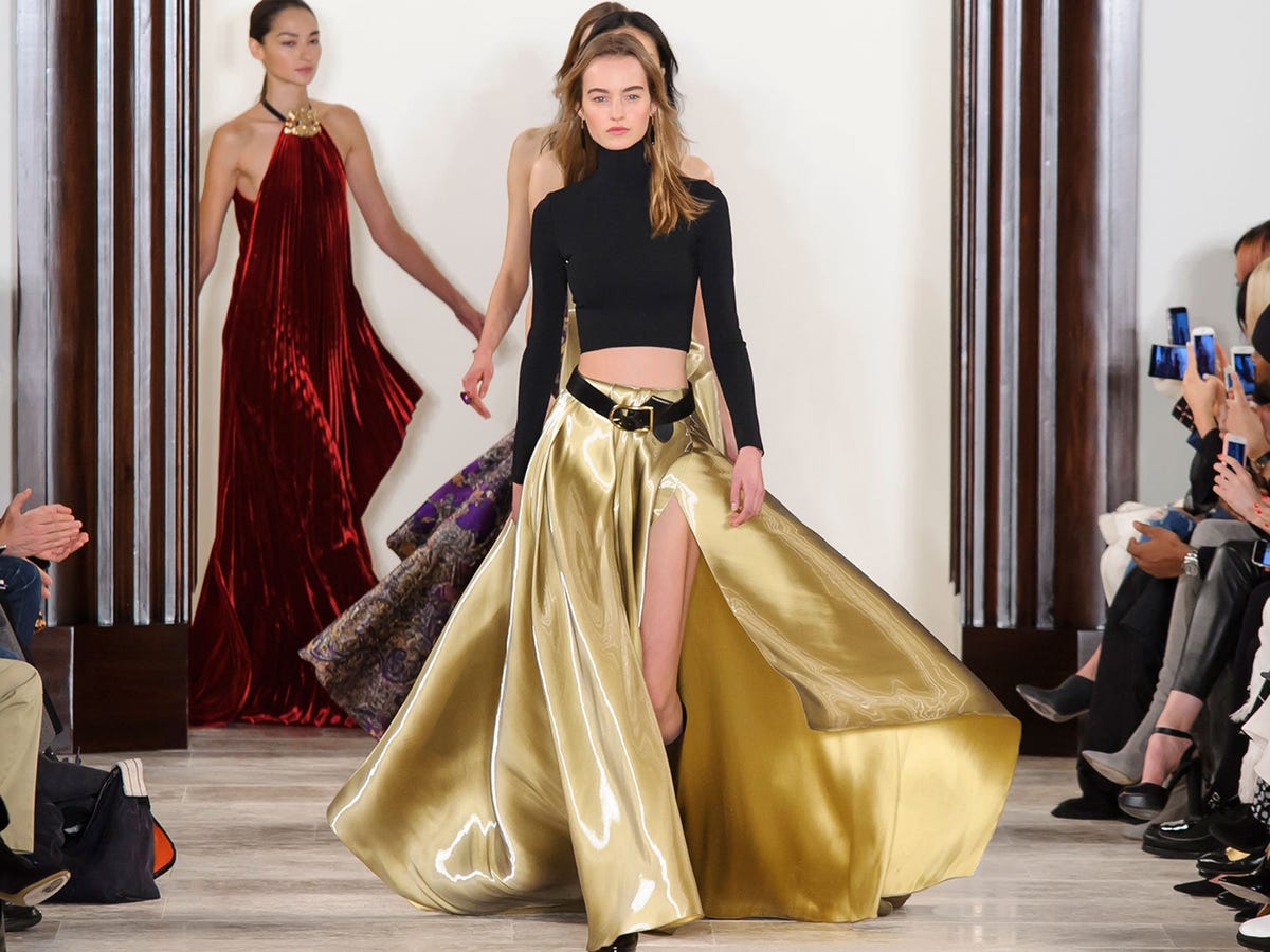Need photos like Imaxtree offers? Discover the top 3 places for high quality fashion show images online.