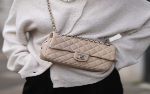 Where to buy authentic 1998 clothing? We list the best spots for your retro fashion fix.